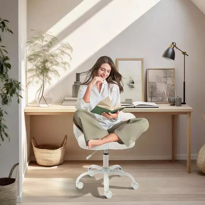 Chaise de bureau pivotante à 360° en forme de patte de chat blanche avec hauteur réglable, coussin moelleux et roulettes – Idéale pour la chambre, la salle de maquillage et le bureau à domicile.