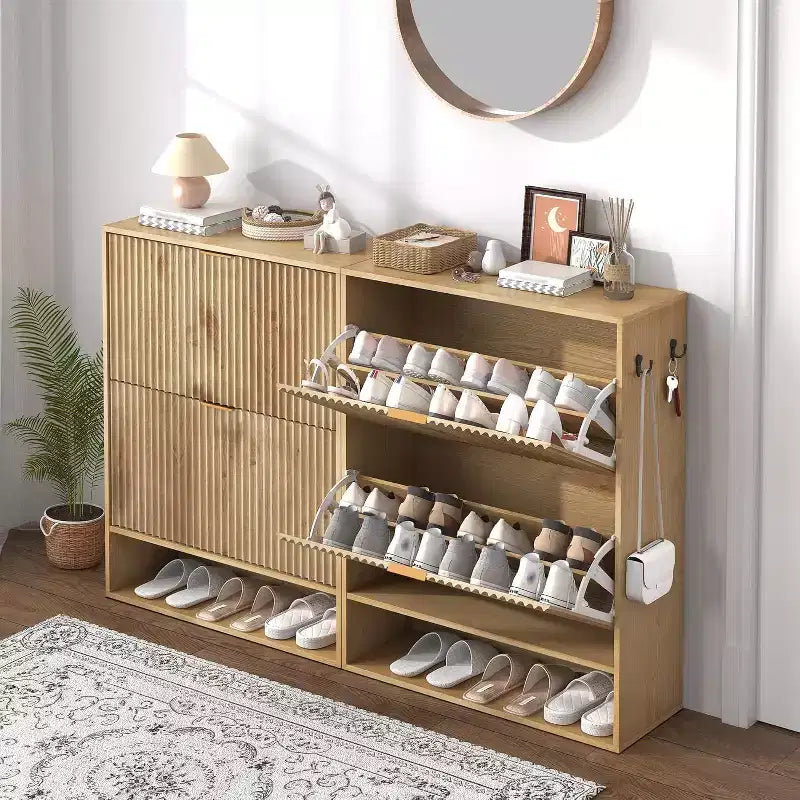 Meuble à chaussures fin et autoportant pour entrée avec 2 tiroirs basculants et étagère inférieure ouverte, organisateur de rangement à chaussures étroit cannelé avec crochets latéraux amovibles