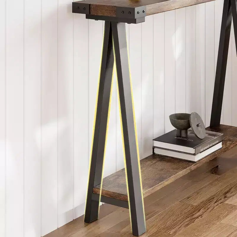 Console d'entrée fine à double niveau avec étagères de rangement, cadre en métal durable et pieds en V, adaptée aux salons, couloirs ou foyers.