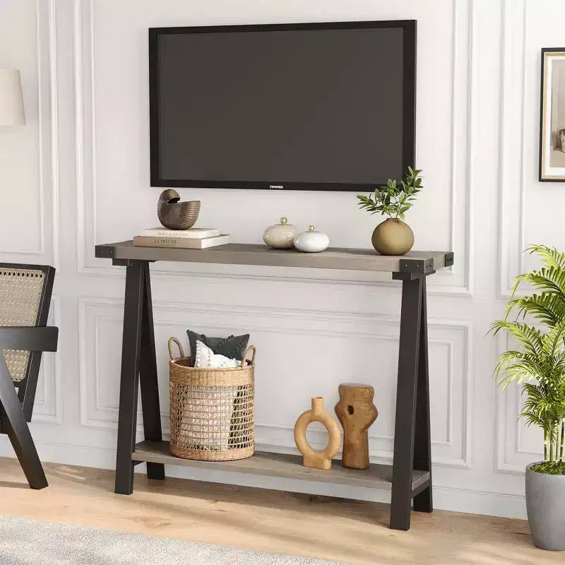 Console d'entrée fine à double niveau avec étagères de rangement, cadre en métal durable et pieds en V, adaptée aux salons, couloirs ou foyers.