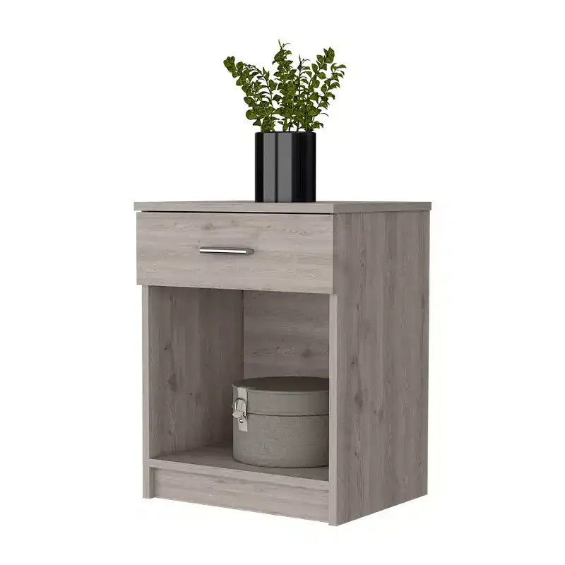 Conçue pour un usage quotidien pratique, cette table de chevet avec un tiroir, une tablette inférieure et un plateau supérieur offre un look moderne et un rangement fonctionnel.