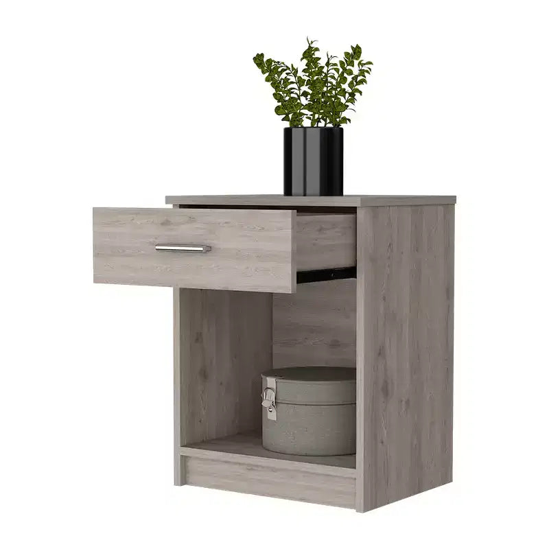 Conçue pour un usage quotidien pratique, cette table de chevet avec un tiroir, une tablette inférieure et un plateau supérieur offre un look moderne et un rangement fonctionnel.