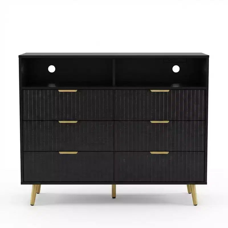 Commode moderne cannelée à 7 tiroirs de 137 cm avec lumières et station de charge, grand chiffonnier avec étagère ouverte et poignées dorées pour chambre à coucher/couloir